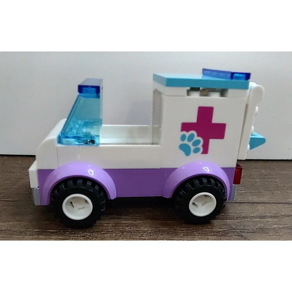 Lego Friends Juniors Mia's Vet Clinic (10728) Car